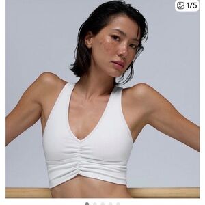 Alo Yoga Wild Thing White
Ruched Sports Bra XS